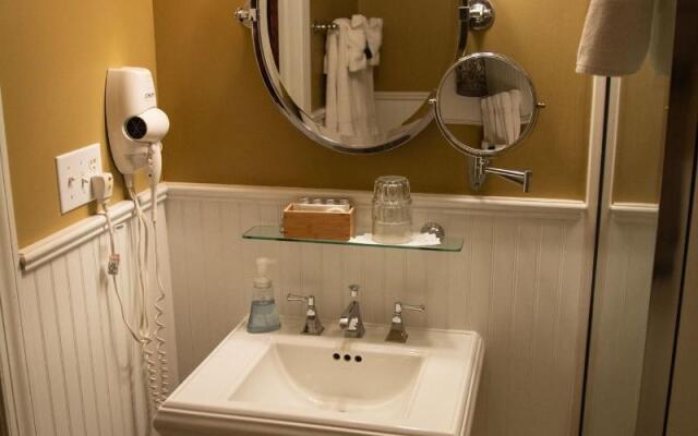 Williamsburg Sampler B & B