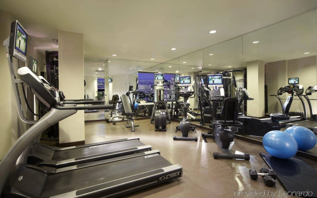Vogue Hotel Montreal Downtown, Curio Collection by Hilton
