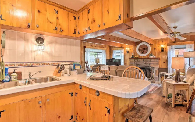Wrightwood Cabin w/ Cozy Interior!