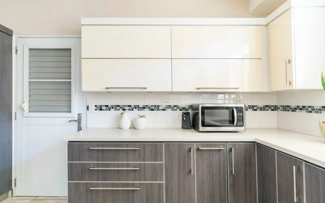 Beachside Near Airport Near Golf Course