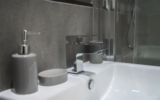 Modern 1-bed - Brand New - Central - Free Wi-fi