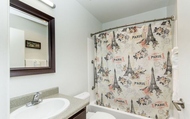 Heaven on Hollywood Furnished Apartments