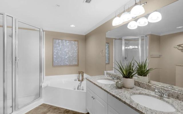 Majestic Beach Towers 2-1005