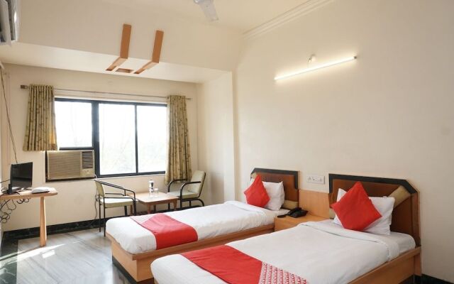 OYO 24487 Hotel Raj Regency