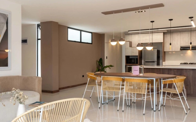 w Impressive 3BR With Balcony in Laureles