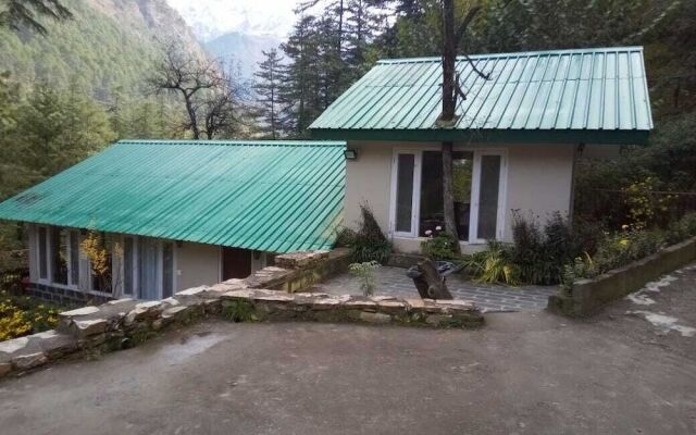 Asaka Himalayan Inspiration lodge Kasol