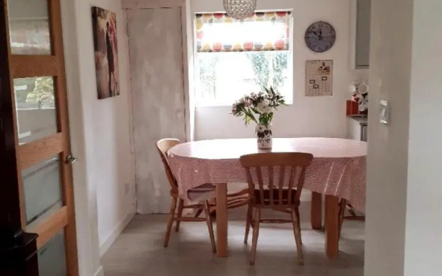 Entire house near beaches, footpaths and shops