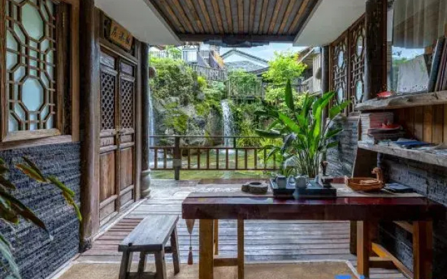 Tengchong Heshun Feipu Mountain House Inn
