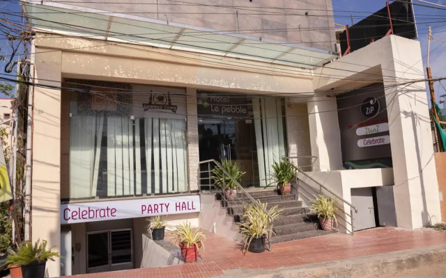 Vits By Spree Hotels Le Pebble