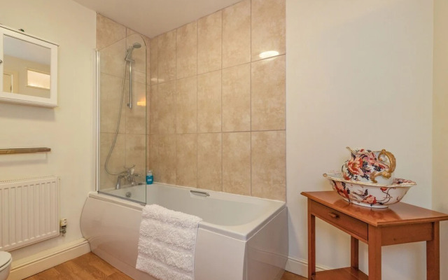 4 Aldelyme Court
