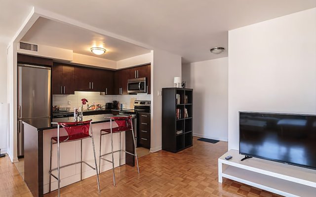 Pristine 2BR with gym in Posh Downtown
