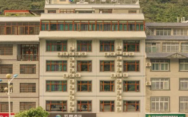 Lingyun Five Seasons Hotel