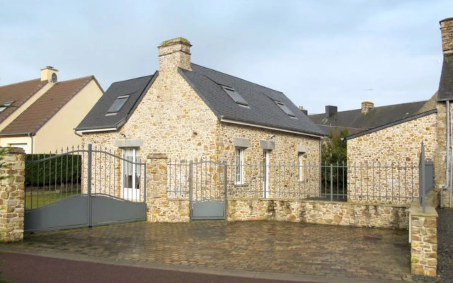 Holiday Home Zoé (CEZ407)