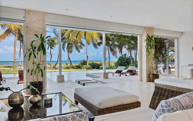 Oceanfront Golf Course Estate w Pool Guest House