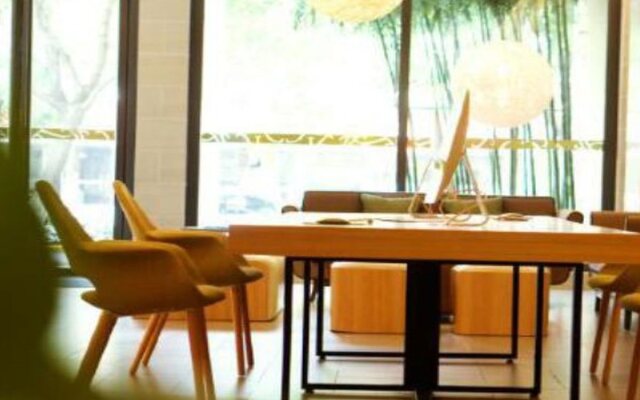 Ji Hotel (Haining Haichang South Road Leather City
