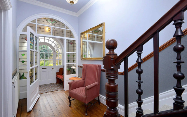 Oakfold House