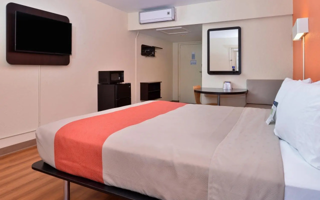 Axiom Hotel