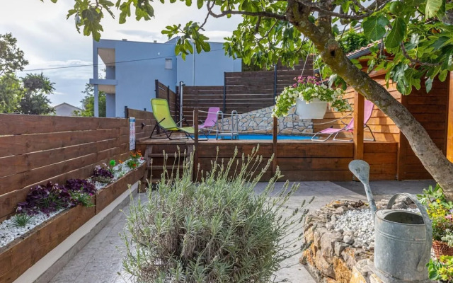 Studio Apartment With Swimming Pool & Sea View