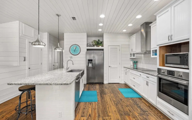 Dauphin Beach House 3 Bedroom & Pool