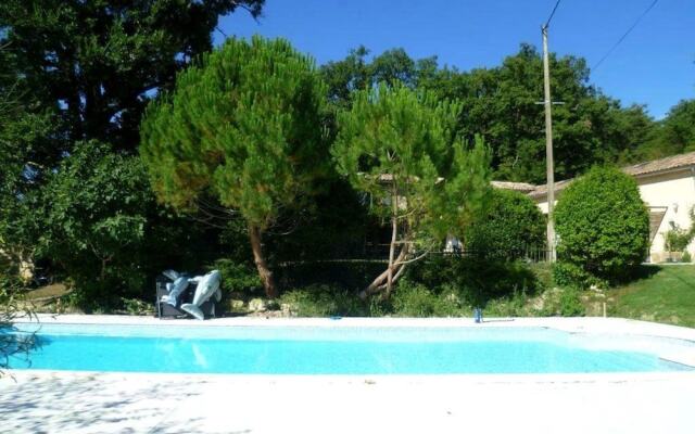 Characteristic Appartement With Swimming Pool, Completely Renovated