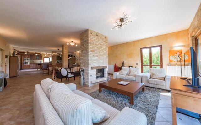 Casale Rosy 6 2 in Offida