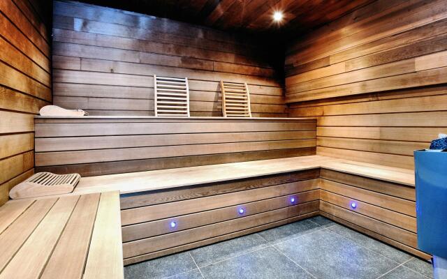 Villa With Heated Outdoor Pool and Sauna