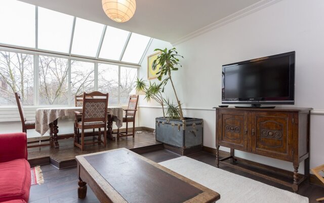 Central London Apartment With a Balcony