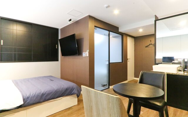 Louis Hotel