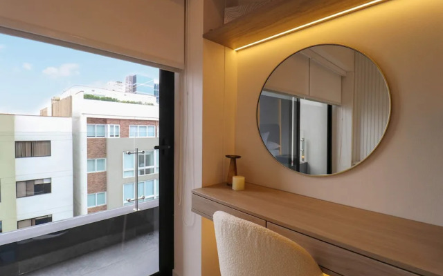 w Elegant 2BR w Balcony Near Larcomar