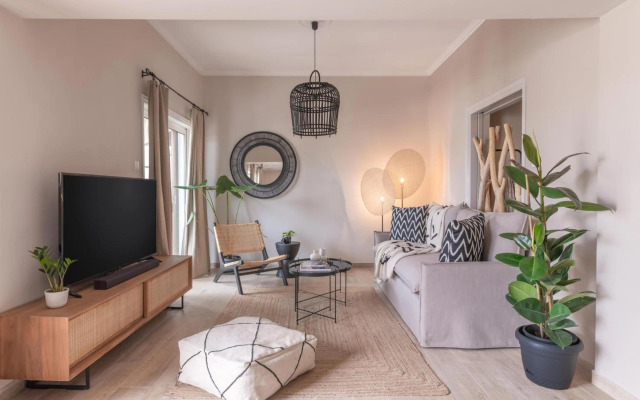 Minimal Retreat w/ Watercoloured Sunset View