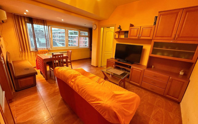 Comfortable Apartment in Comunicative Location