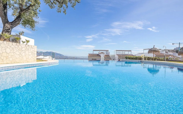 Apt Mairena Forest sea View & Pool