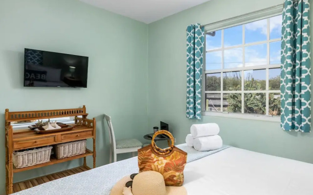 Quiet Cozy Central 2br1ba w Private Pool BBQ