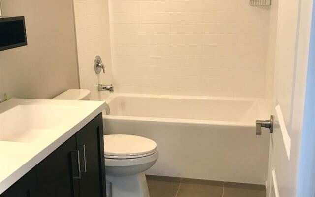 Chic Town House at Lake Ontario