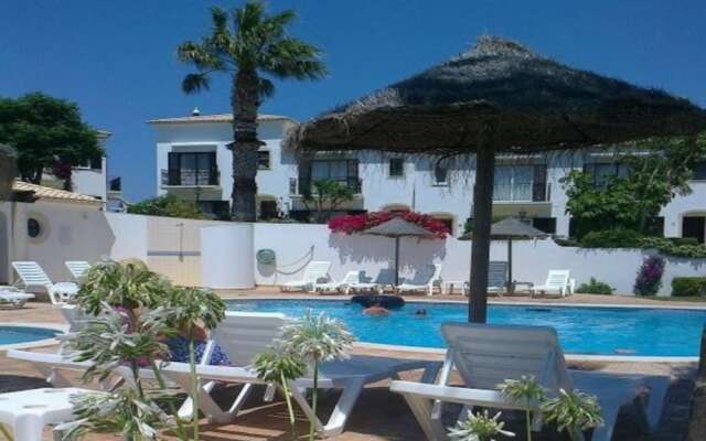 3 Bed Villa, Sleeps 6, Free WiFi, Quiet Location