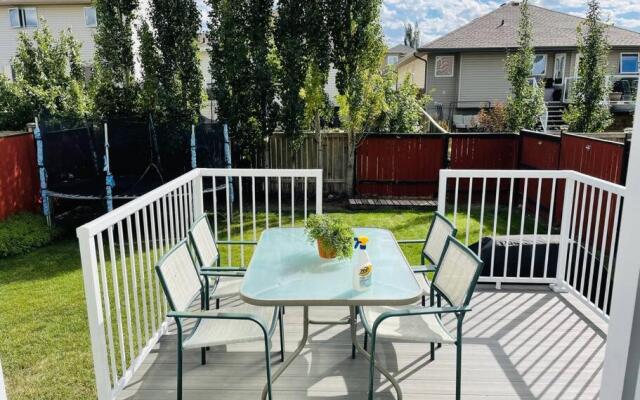 Charming 3BR Detached House in Stonebridge