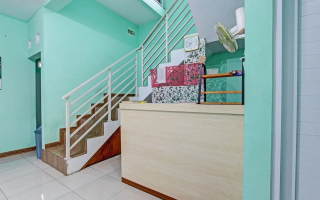 OYO 92521 Guest House Inayah Syariah