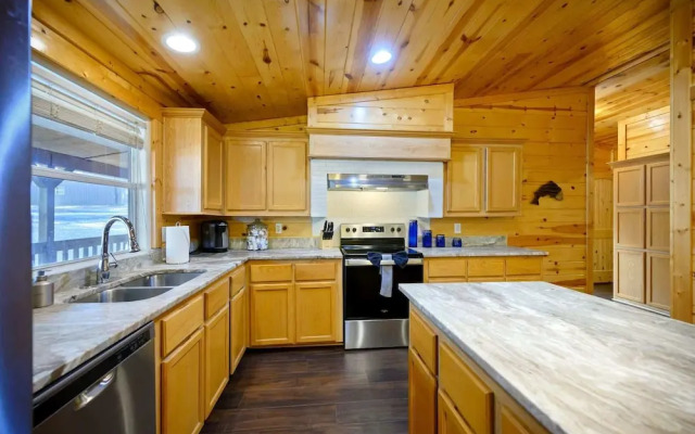 Outlaw Rose Cabin for 8!