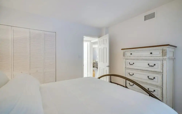 Bonita Springs Condo w/ Community Pool!