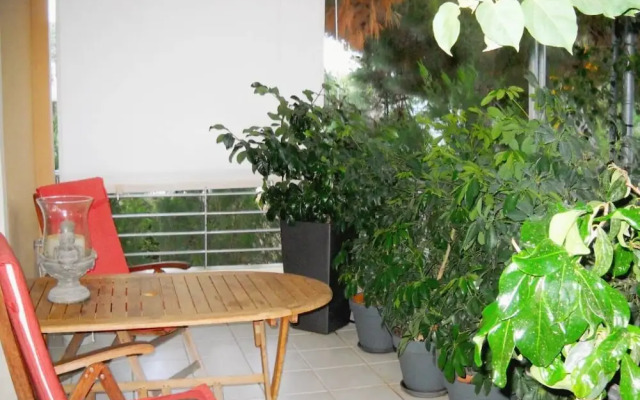 Quiet bright house next to the sea in Lagonisi