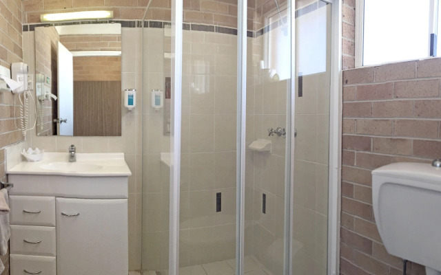 White Lanterns Motel