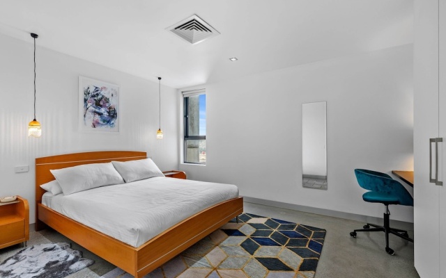 Vibrant 2-bed Apartment Near St Kilda Beach – Guest Rooms – Melbourne
