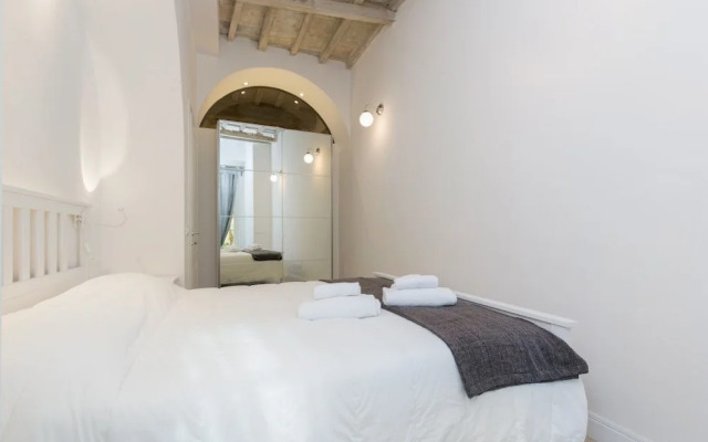 Charming Garden Niche