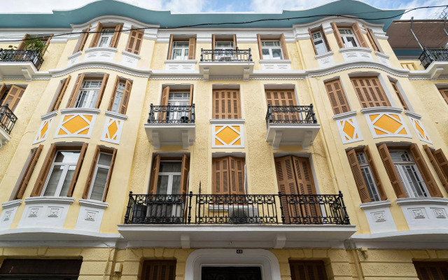 Spacious & Artistic Retro 2 Bedrooms Apt + SAUNA