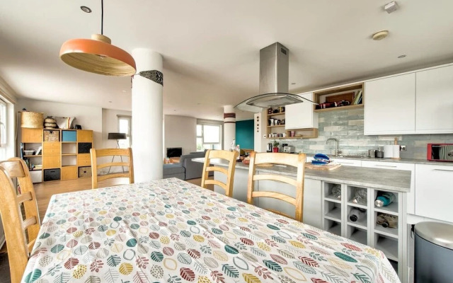 Beautiful 3Bdr Home With Private Roof Terrace
