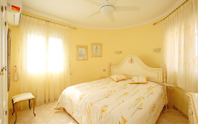 Villa Bombilla