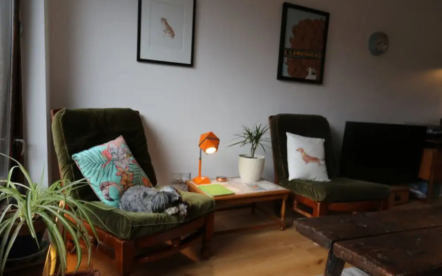 Trendy Notting Hill 1 Bedroom Apartment With Balcony