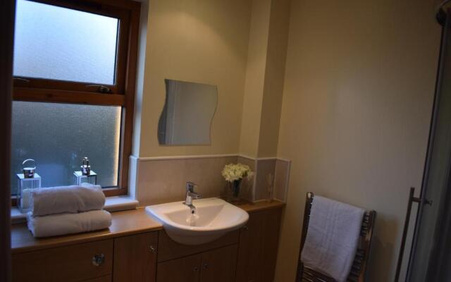 Kelpies Serviced Apartments Kavanagh- 5 Bedrooms