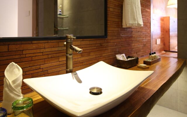 Tongxiang Wuzhen Yuexiang Inn