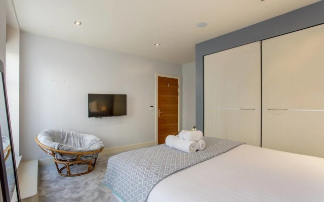 Stylish 2bed Apt With Free Parking/elevator